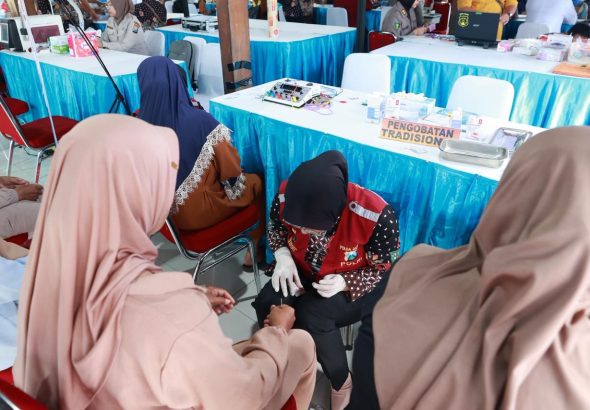 Polri Untuk Masyarakat : Polda Jatim Gelar Baksos dan Bakkes untuk Ribuan Warga di Nganjuk