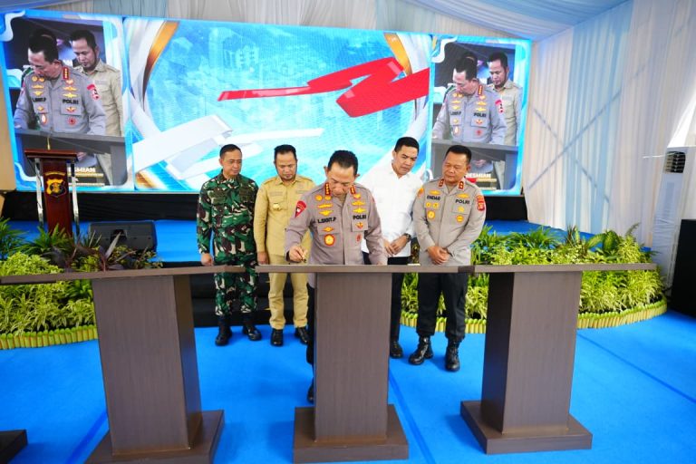 Resmikan Asrama dan Sarpras Polda Kaltim, Kapolri : Berikan Pengabdian Terbaik untuk Masyarakat