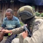 Patroli Humanis Satgas Ops Damai Cartenz-2026 di Sinak Perkuat Kedekatan dengan Masyarakat