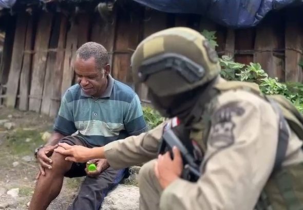 Patroli Humanis Satgas Ops Damai Cartenz-2026 di Sinak Perkuat Kedekatan dengan Masyarakat