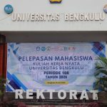 Kapolda Bengkulu Monitoring Pelepasan 2.052 Mahasiswa KKN UNIB, Dorong Pengabdian Aman dan Bermanfaat