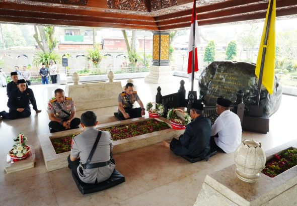 Jelang Hari Bhayangkara ke-80, Kapolri Jadikan Ziarah ke Makam Presiden RI Terdahulu Sebagai Momentum Refleksi Nilai Kebangsaan