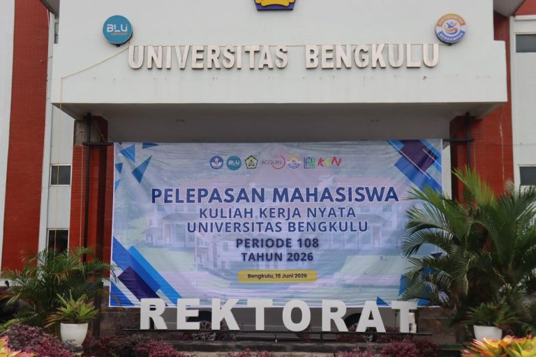 Kapolda Bengkulu Monitoring Pelepasan 2.052 Mahasiswa KKN UNIB, Dorong Pengabdian Aman dan Bermanfaat