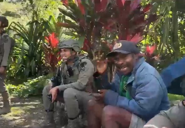 Menembus Medan Puncak Jaya, Patroli Humanis Satgas Damai Cartenz Hadirkan Rasa Aman bagi Warga