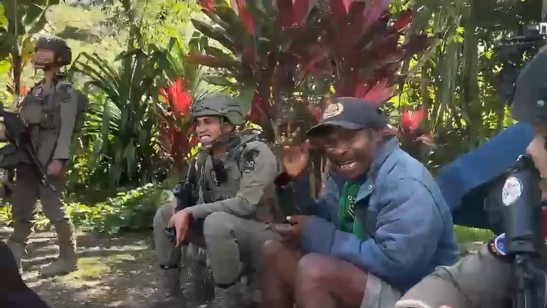 Menembus Medan Puncak Jaya, Patroli Humanis Satgas Damai Cartenz Hadirkan Rasa Aman bagi Warga