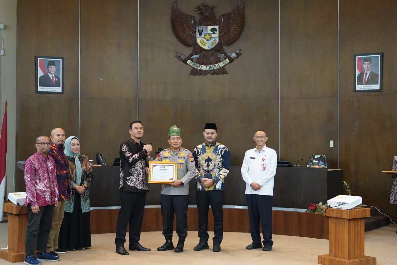 Polda Riau Raih Dua Penghargaan Keterbukaan Informasi Publik, Kapolda : Kado Istimewa Hari Bhayangkara ke-80