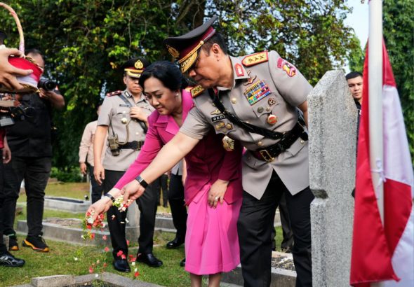 Menghormati Jasa, Melanjutkan Pengabdian : Wakapolri Pimpin Ziarah Nasional Menjelang Hari Bhayangkara ke-80