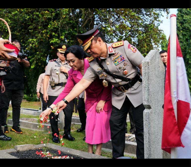 Menghormati Jasa, Melanjutkan Pengabdian : Wakapolri Pimpin Ziarah Nasional Menjelang Hari Bhayangkara ke-80