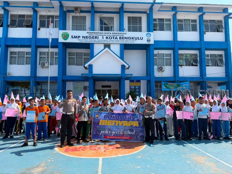 Satlantas Polresta Bengkulu Edukasi Pelajar SMPN 1 tentang Tertib Berlalu Lintas dan Bahaya Balap Liar